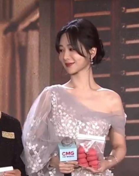 杨紫图片当背景